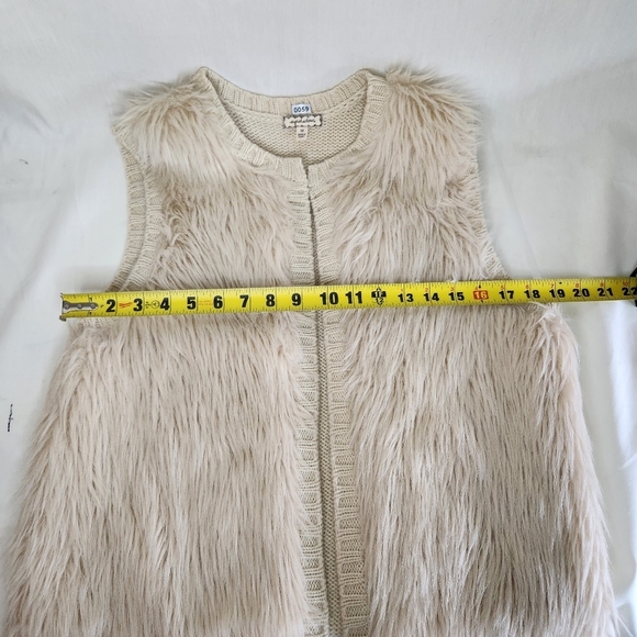 Eyeshadow Brand Womens Cream Faux Fur With Knit Back Sweater Vest Size M - Picture 4 of 7